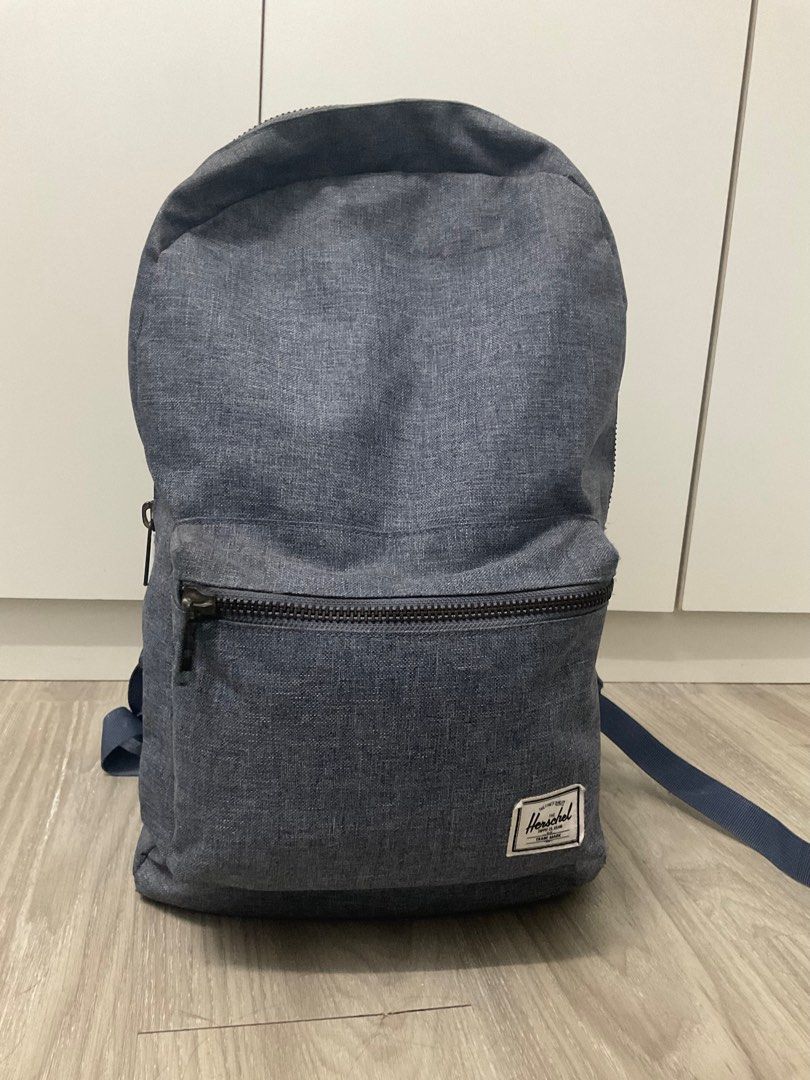 Original Herschel school office backpack denim blue (Category: Backpacks) located in Malabon City. Submitted by slzxy (Listing ID 1292861137, Image 1). Description: Herschel Denim like fabric and color Well used has minor flaws Good for school bag or office bag Great for heavy duty Quality of the bag is strong and can hold light to heavy weight. Rfs: used this in highschool, i dont use big bags anymore .