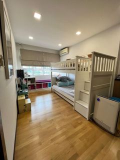(Category: ) located in . Submitted by bananachan (Listing ID 1292892207, Image 1). Description: .