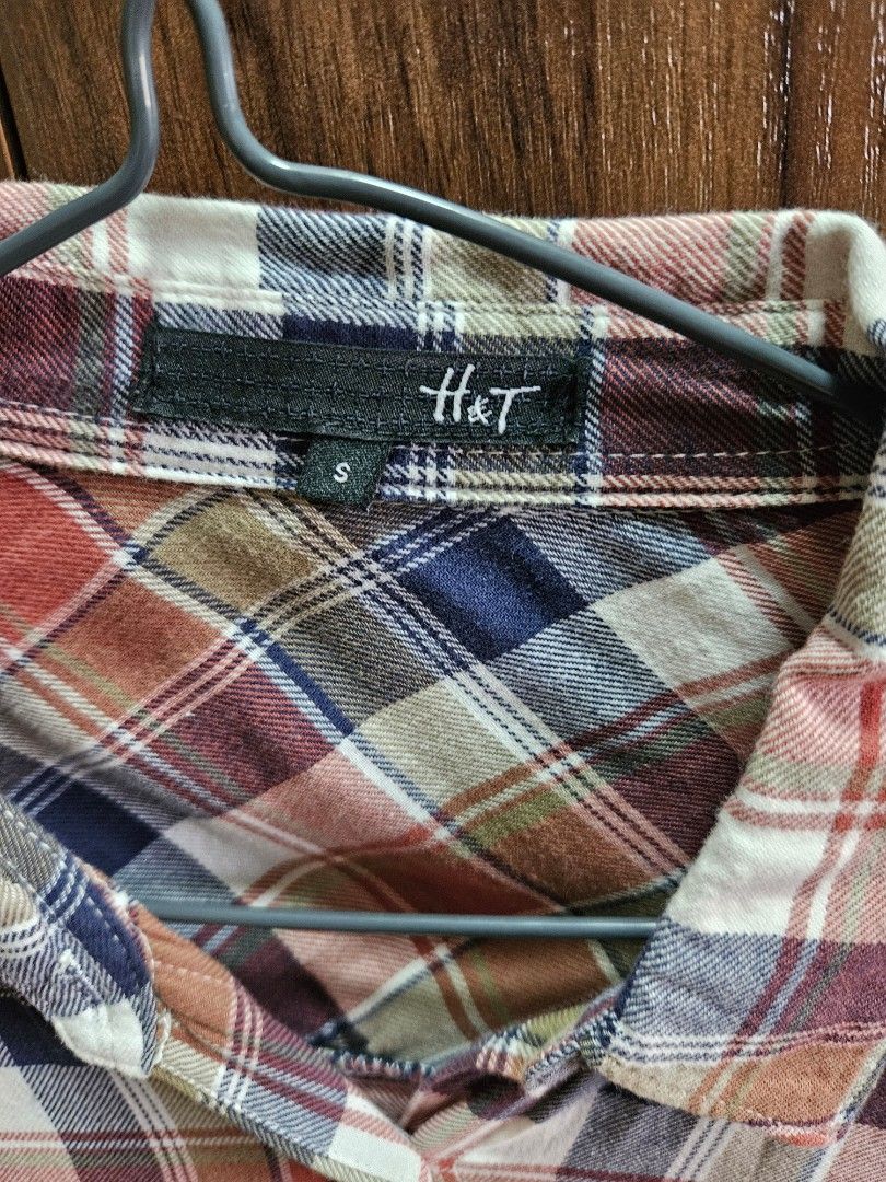 Hongkong bought oversized long sleeves (Category: Longsleeves) located in Malabon City. Submitted by moibee (Listing ID 1292876434, Image 2). Description: oversized checkered longsleeves good condition not used often message for inquiries 😀.