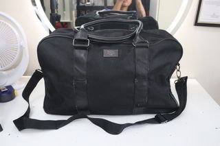 Hugo Boss Men’s Travel Weekend Bag / Duffle Bag Black with bag straps