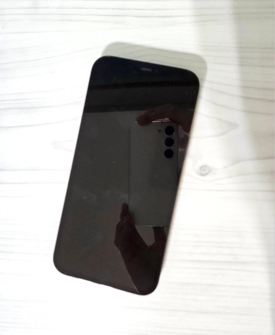 iPhone 12Promax 512gb (Category: iPhone 12 Series) located in Manila. Submitted by TekiCashGadgetsph (Listing ID 1292900946, Image 3). Description: (FU) Open-line, any sim working (worldwide) - Guaranteed original iPhone not fake/copy accessories with box Secondhand Good as new not abused! Presentable •Original Lcd • no issue hidden issues • no apple id / iCloud id • Good batthealth • Good cam front/back • Good Performance • Good face id • Good u