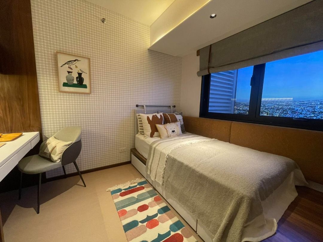 Laya by Shang 2 Bedroom (Category: Apartments & Condos) located in Makati City. Submitted by ypropertiesph (Listing ID 1044140805, Image 3). Description: Own your future at LAYA by Shang, the heart of Pasig City's vibrant pulse! Imagine: stepping out your door and being 5-10 minutes away from everything your busy life demands. Mega malls like Estancia, Shangri-la Plaza, and Megamall are at your fingertips, offering endless shopping, dining, and e