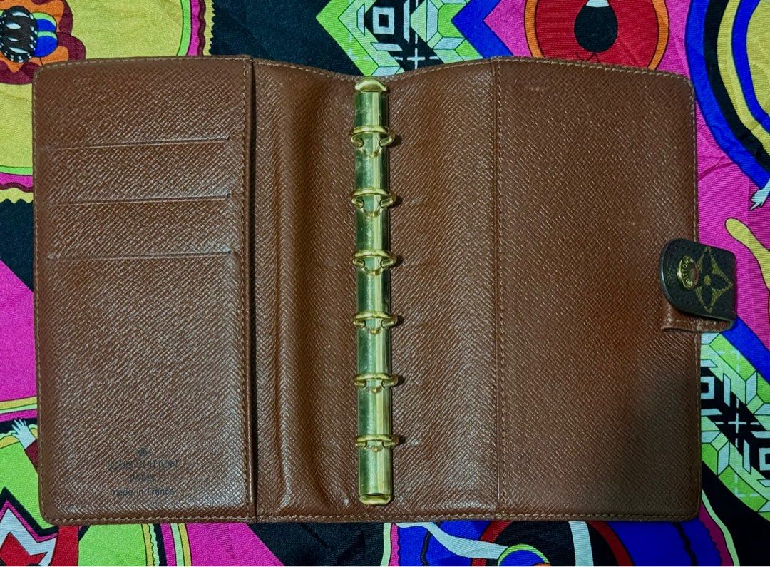 LV Agenda PM (Category: Luxury Bags & Wallets) located in Dagupan City. Submitted by luckyluxbyemgee (Listing ID 1292927543, Image 3). Description: Authenticity Guaranteed or else moneyback 💯‼️ RANK AB/ No Cracks/No loose stitches/ flaws can be seen on last pic inner part only/ outside perfect condition. with dustbag Compact agenda cover in Monogram canvas can hold three credit cards. It can be used as an address book, notepad or calendar. Feel 