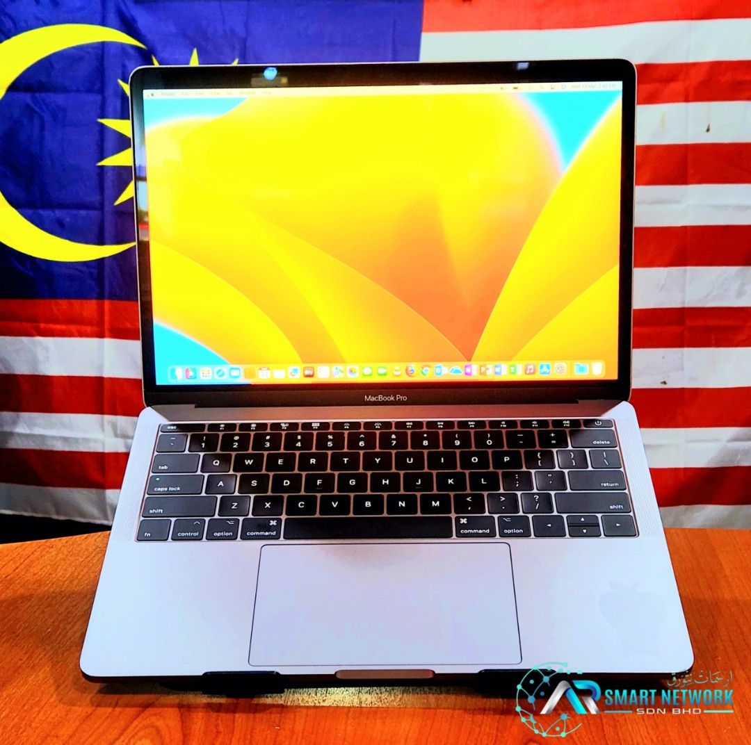 MACBOOK PRO 2017 MODEL, TIPTOP CONDITION WITH ACCESSORIES