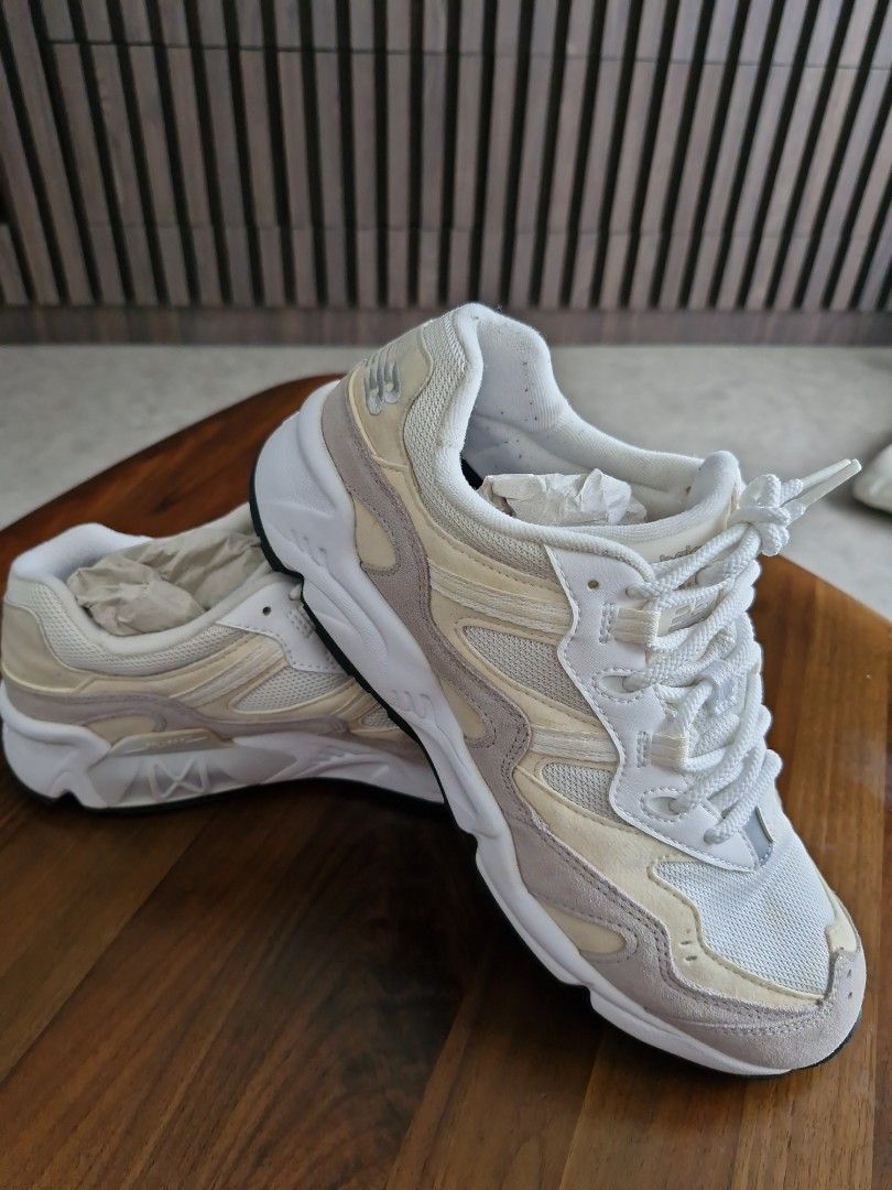 New Balance 850 Beige