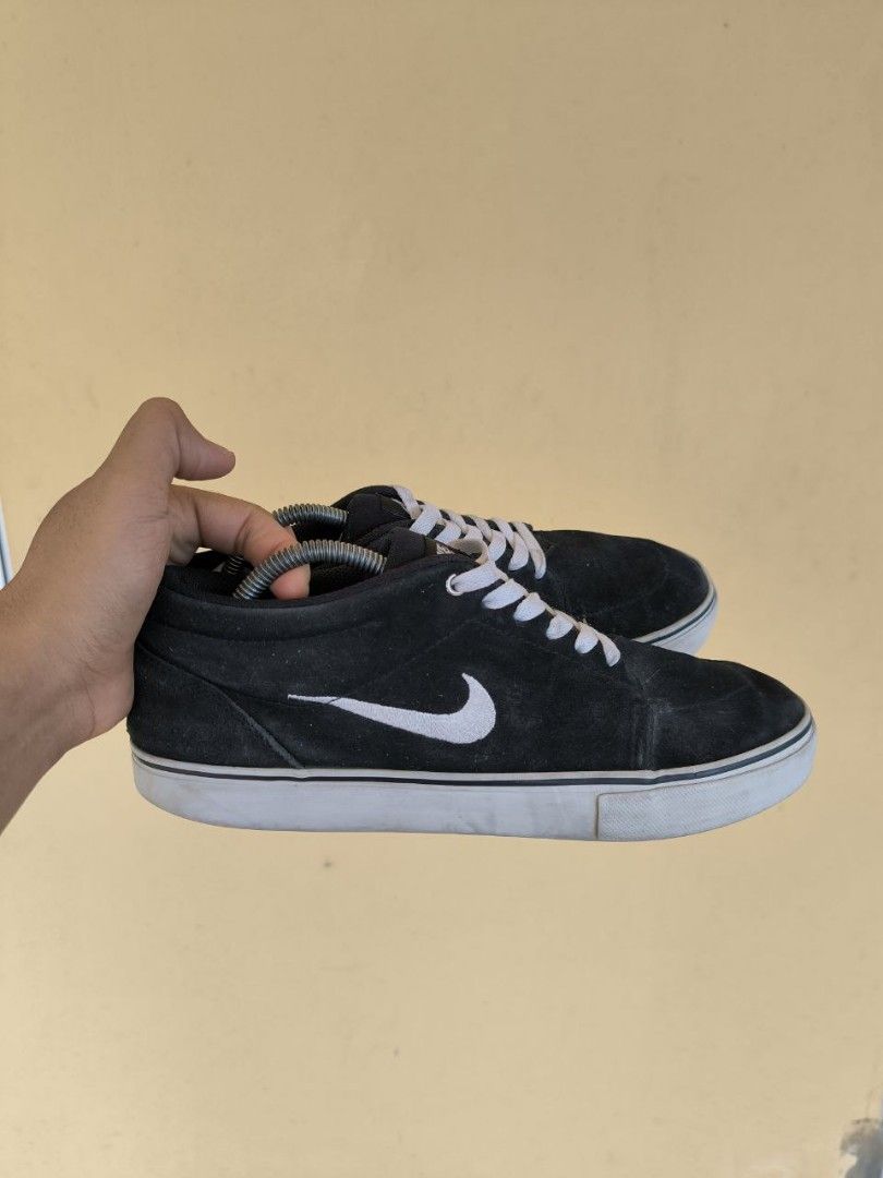 Nike satire mid top