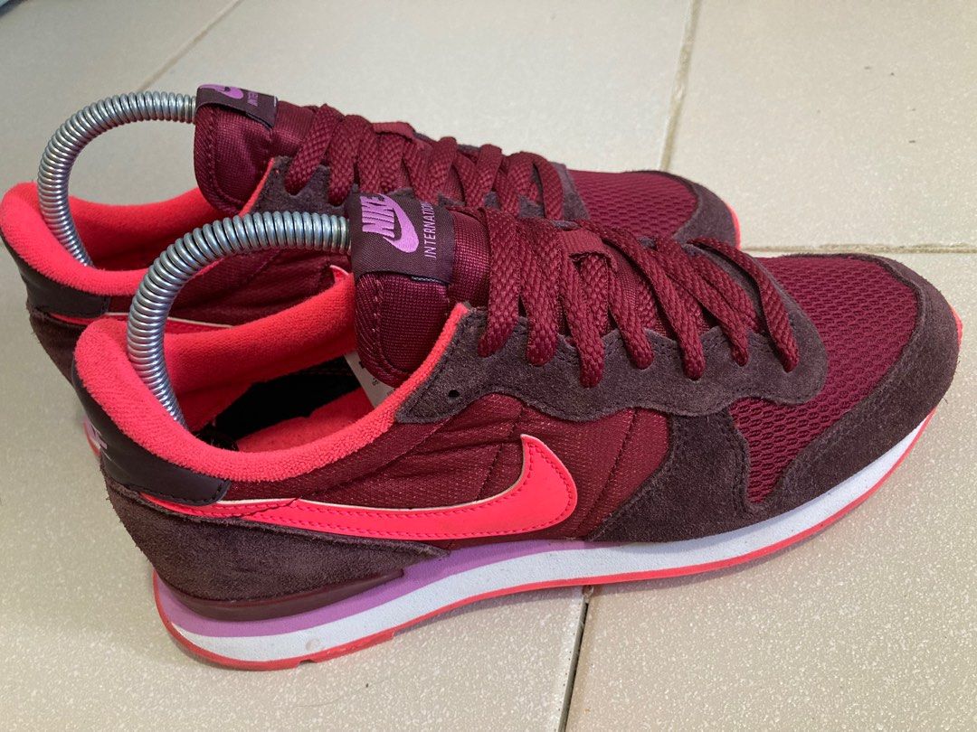 Nike women s internationalist deep burgundy sneaker Us size 8
