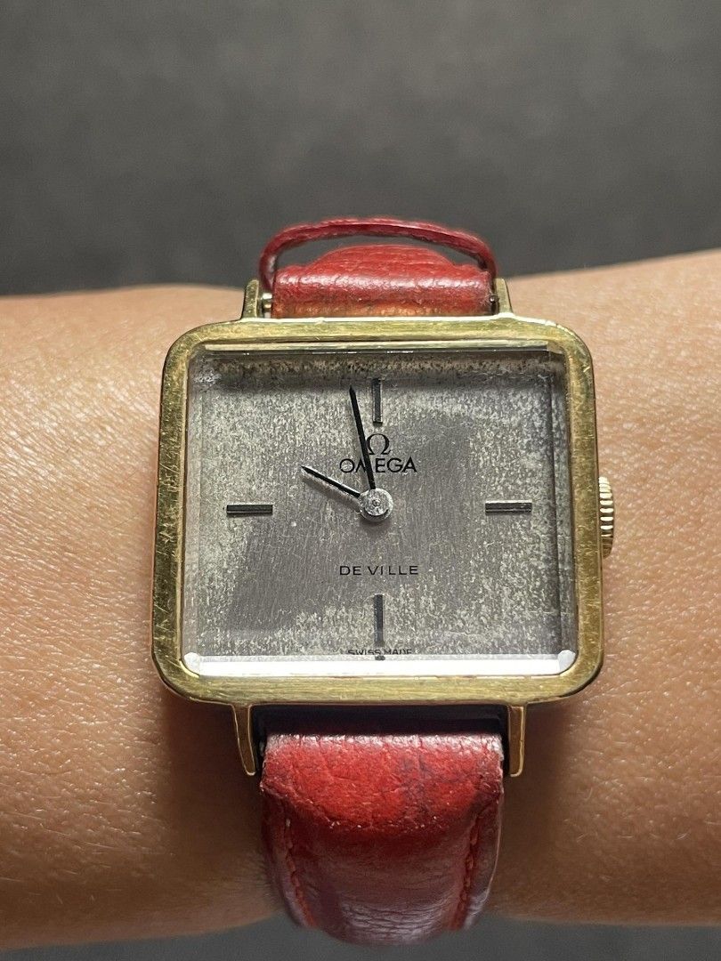 Omega De Ville (Category: Luxury Watches) located in Taguig. Submitted by tester1x (Listing ID 1292893449, Image 1). Description: AS IS (either working or not, either need service or some replacement) BUY AT YOUR OWN RISK! Omega De Ville L - 23.3MM W - 26.2MM Replacement Strap & Buckle.