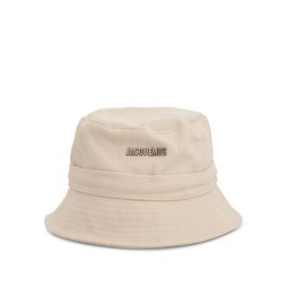 On hand! Jacquemus Logo Lettering Gadjo Knotted Bucket Hat in Off-White/Cream