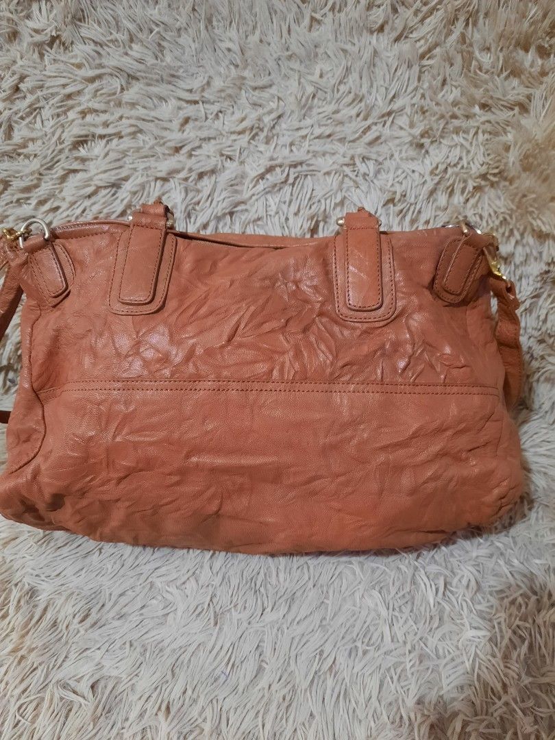 Pandora (Category: Luxury Bags & Wallets) located in Angeles City. Submitted by mosh_naik (Listing ID 1292831629, Image 3). Description: Preloved from korea, good condition,there is a sign of use since 2nd hand..Large Size.