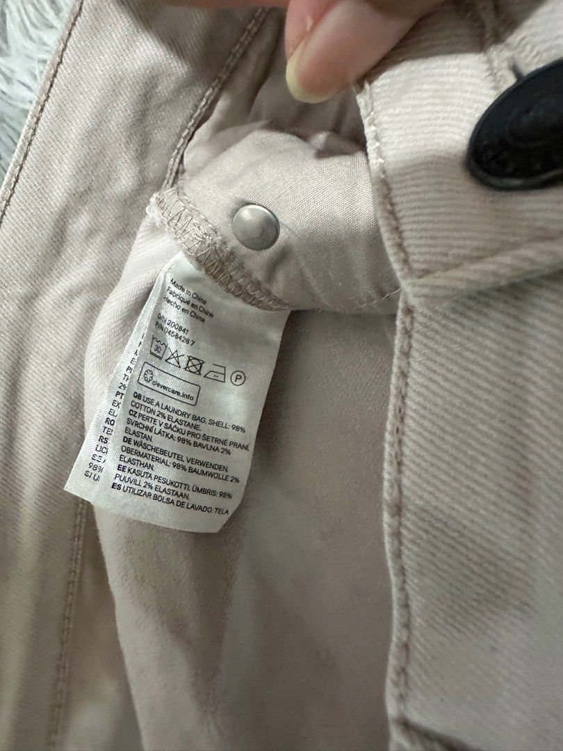 PRELOVED ‼️ H&M cream ripped jeans