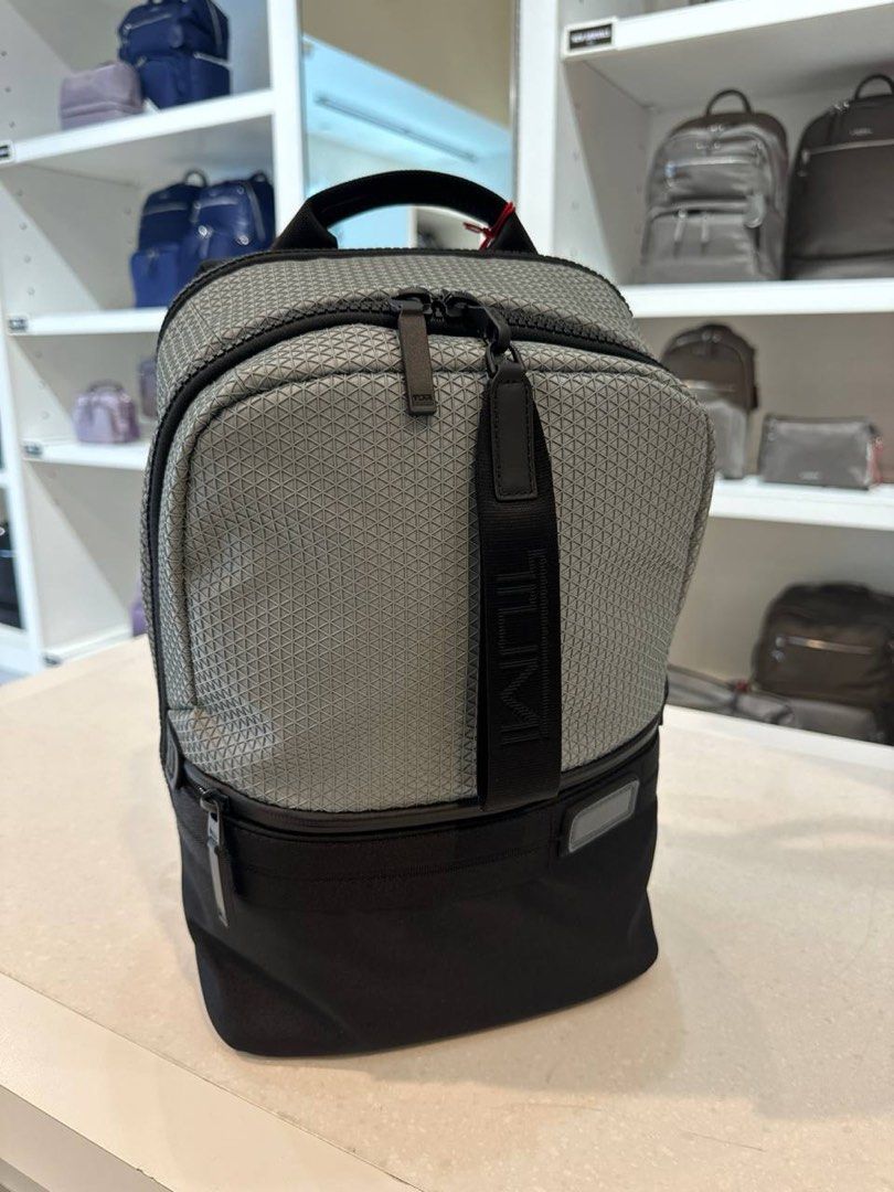 backpack duffel travel bag 45L SEG Hybrid Pack no matter how you Wellington Cabana Tote Color:TUNGSTEN-YELLOW PO-EM-Frnt_Ctr