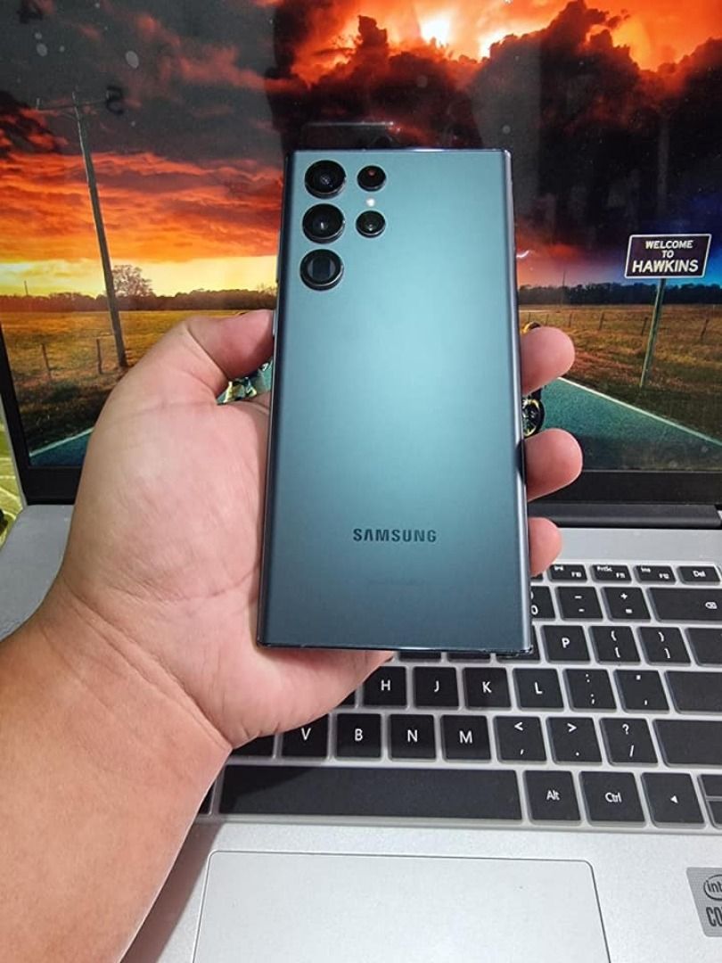 Samsung S22 Ultra 12/256 (Category: Samsung) located in Quezon City. Submitted by pusing010492 (Listing ID 1292966029, Image 2). Description: like new unit almost new po uv domed protector installed no dents no scratches unit and case only meet up sm aura or bgc taguig.