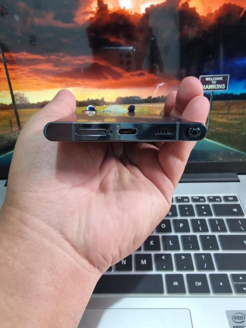 Samsung S22 Ultra 12/256 (Category: Samsung) located in Quezon City. Submitted by pusing010492 (Listing ID 1292966029, Image 3). Description: like new unit almost new po uv domed protector installed no dents no scratches unit and case only meet up sm aura or bgc taguig.