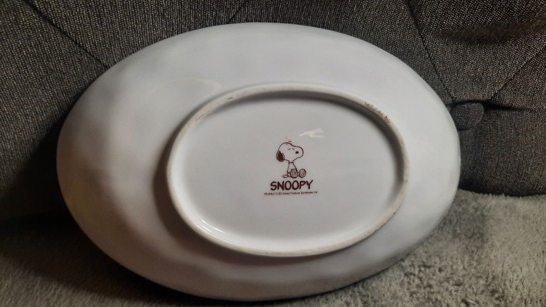Snoopy ceramic oval plate 9x8" (Category: Dinnerware & Cutlery) located in Manila. Submitted by luckycharm_215 (Listing ID 1292931093, Image 2). Description: VGC.