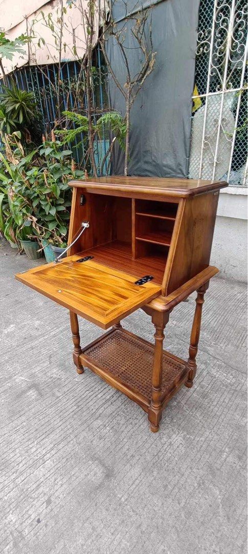 Study table Japan surplus (Category: Tables & Sets) located in Manila. Submitted by Hezcki (Listing ID 1292838620, Image 1). Description: .