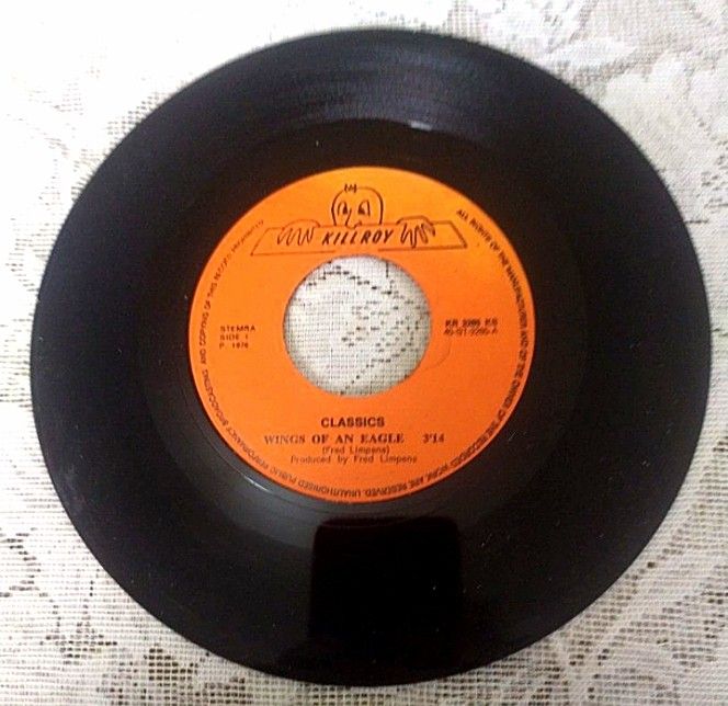 The Classics - Wings Of An Eagle (7" single) VINYL PLAKA (Category: Vinyls) located in Cebu City. Submitted by pandastampscebu (Listing ID 1237759766, Image 2). Description: The Classics - Wings Of An Eagle (7" single) (Killroy, 1976) : 125P. European pressing (Holland). Vinyl is in excellent condition. Tracks : a) Wings Of An Eagle b) Be Careful With Friendship All vinyl singles are tested and cleaned with a vacuum record cleaner. Payment : Gcas