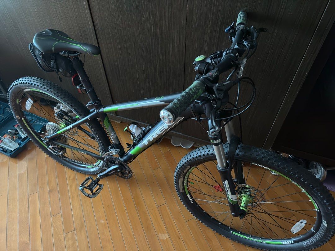 Trek 4700 mountain bike on sale