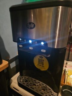 TYLR WATER DISPENSER/HOT AND COLD WITH ICE MAKER