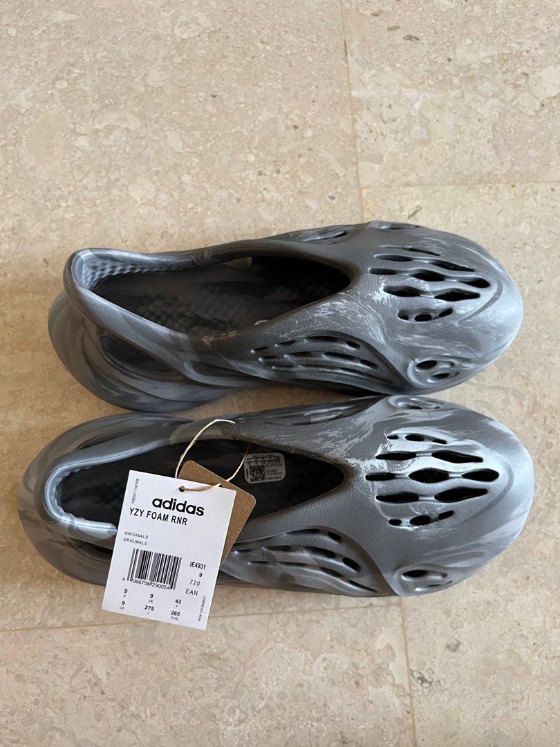 US9/UK9 Yeezy Foam Runner MX Granite, Men