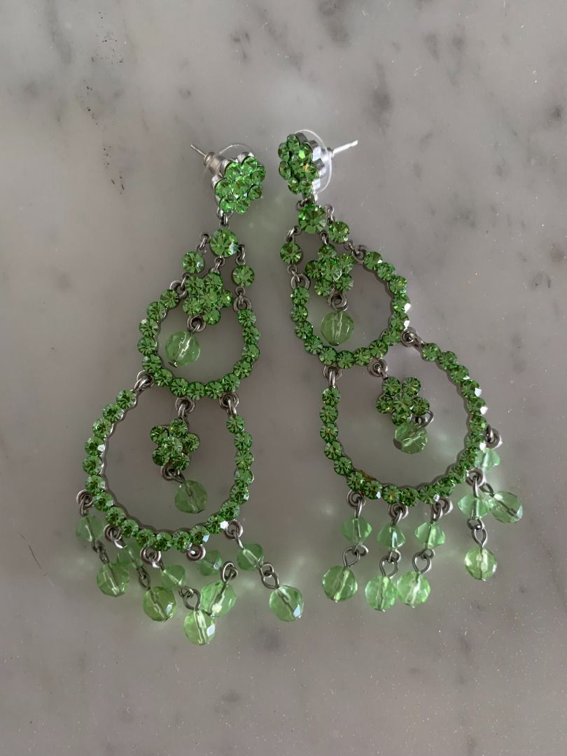 Women's Green Sparkly Drop Earrings (Category: Earrings) located in Kuala Lumpur. Submitted by shop.marie.preloved (Listing ID 1292959132, Image 3). Description: ✔️Serious buyers only. ✔️Please read the full item description. Women's Green Sparkly Drop Statement Earrings Bought in the UK Costume Jewelry Earrings Type: Drop Earrings Occasion: Party, weddings and events Length: 10cm Condition: Only used twice for events. No gems missing. One of the
