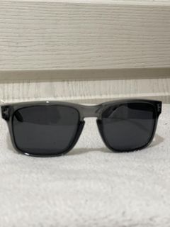 💯  Authentic Oakley Holbrook sunglasses
