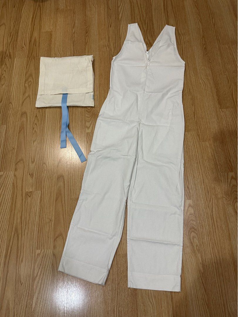 Araw the Line | Painter Jumpsuit XS (Category: Jumpsuits) located in Roxas City. Submitted by elliesuite (Listing ID 1293130027, Image 1). Description: ‼️ LP POSTED ALREADY, NO MORE LP ‼️ Brand New with Pouch Just kept One of Araw’s best sellers! Size: XS Araw label can be found on the inside pocket. No actual ww. No measurements! SF c/o Buyer .