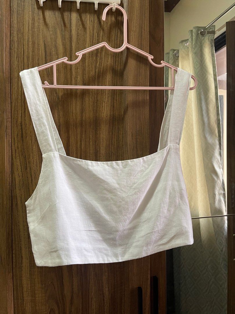 Araw the Line square crop (Category: Sleeveless) located in Talisay. Submitted by lechawisk (Listing ID 1293072528, Image 2). Description: Used with care Has some discoloration at the back .