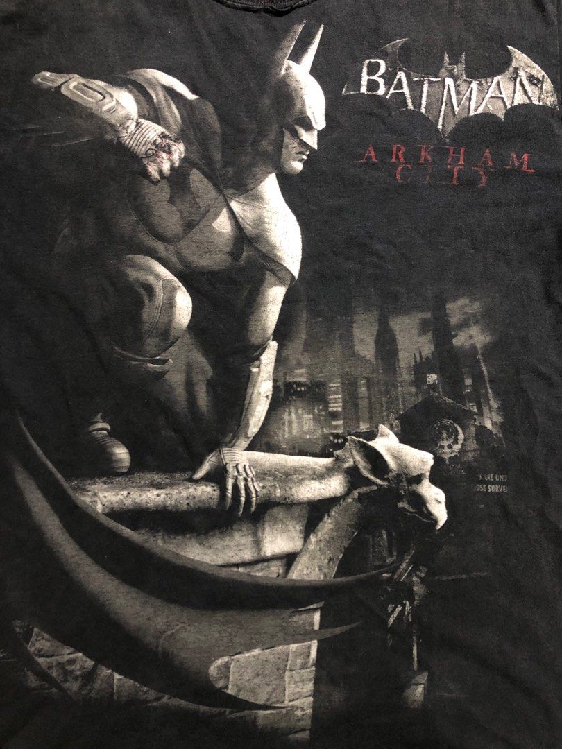 BATMAN Arkham City (Category: Tshirts & Polo Shirts ) located in Tuguegarao City. Submitted by emdisplay (Listing ID 1293105507, Image 2). Description: Batman Arkham City Official Batman printed tag (Official Merch) Size Medium Loose stitch sa neckline (look at the last photo).