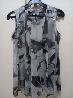 plunging neckline top, Women's Fashion, Tops, Sleeveless on Carousell