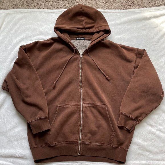 Brandy Melville bm Christy hoodie brown y2k uzzlang vintage acubi grunge, Women's  Fashion, Coats, Jackets and Outerwear on Carousell