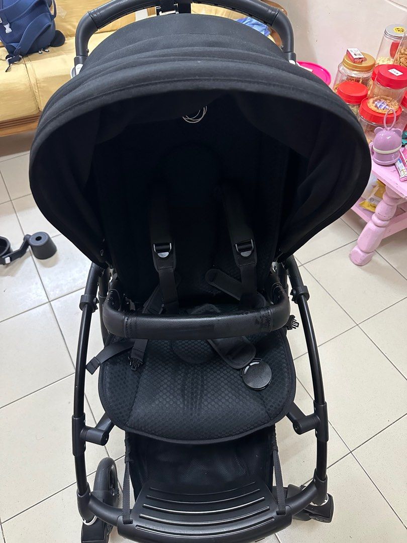 Bugaboo Bee 6 (Category: Strollers) located in Puchong. Submitted by yumiyim11 (Listing ID 1293106929, Image 2). Description: Bugaboo Bee6 Condition 8/10 Purchased in last year May,Use Less For 10 Times.Free Cup Holder and Food Tray（Value Rm480） Warranty 4 years （until May 2027) I buy in Rm3900++.