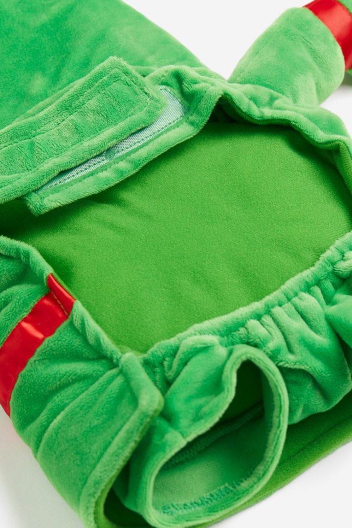 H&M Christmas Tree Dog Costume (Category: Homes & Other Pet Accessories) located in Pasig City. Submitted by ksilly0610 (Listing ID 1293035775, Image 3). Description: Used once. Size is Medium. Please refer to the size guide in the photos.