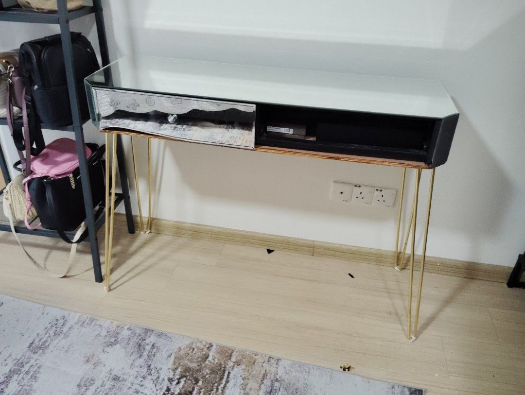 Console Table (Category: Tables & Sets) located in Kuala Lumpur. Submitted by aisyasofea16 (Listing ID 1293003490, Image 1). Description: only damage on the right side drawer...