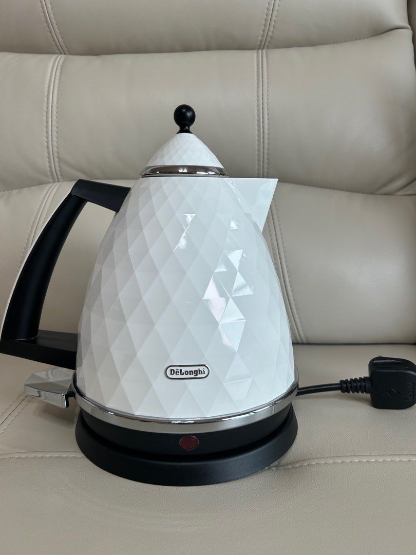De Longhi Brillante KBJ3001W Kettle White