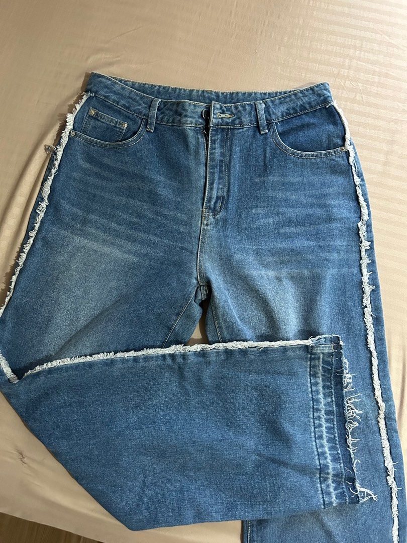 Denim Jeans (Category: Jeans) located in Makati City. Submitted by declutterwjn_ (Listing ID 1293078038, Image 1). Description: Bought in Thailand Chatuchak market but got the wrong size. Didn’t get to use this. Best fits 32-34 waist. Length is long too for the loose pants fit, perfect with chunky sneakers!.