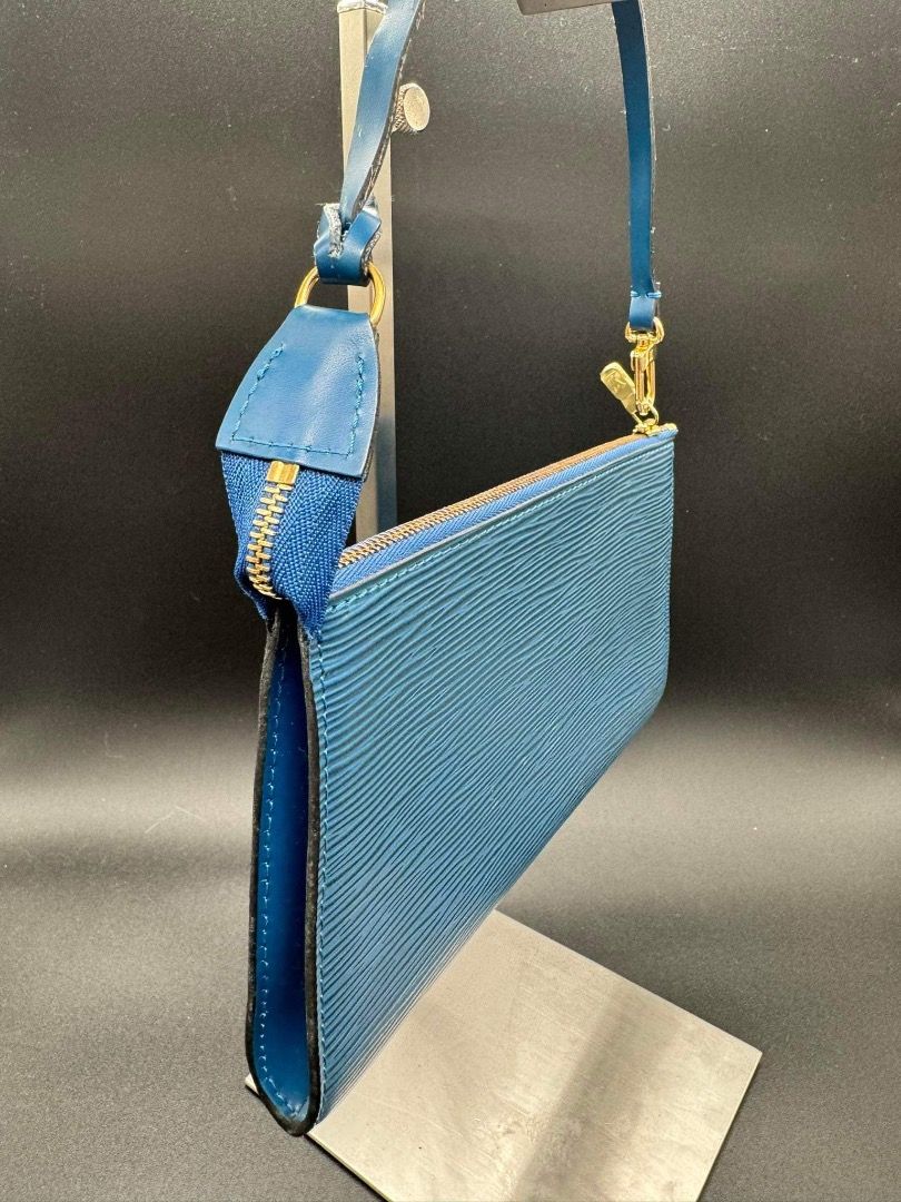 Epi Pochette Louis Vuitton Rank AB (Category: Luxury Bags & Wallets) located in Quezon City. Submitted by hellopatchi (Listing ID 1285066976, Image 3). Description: Epi LV Pochette Rank AB .