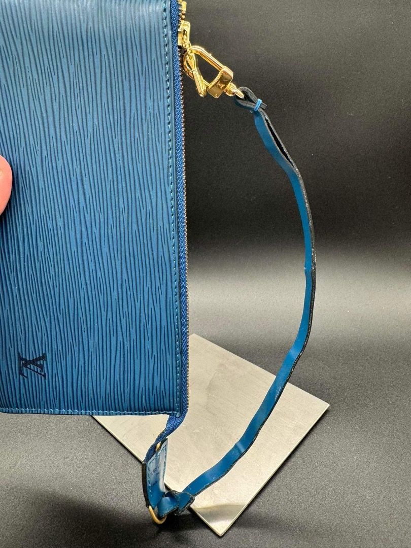 Epi Pochette Louis Vuitton Rank AB (Category: Luxury Bags & Wallets) located in Quezon City. Submitted by hellopatchi (Listing ID 1285066976, Image 2). Description: Epi LV Pochette Rank AB .