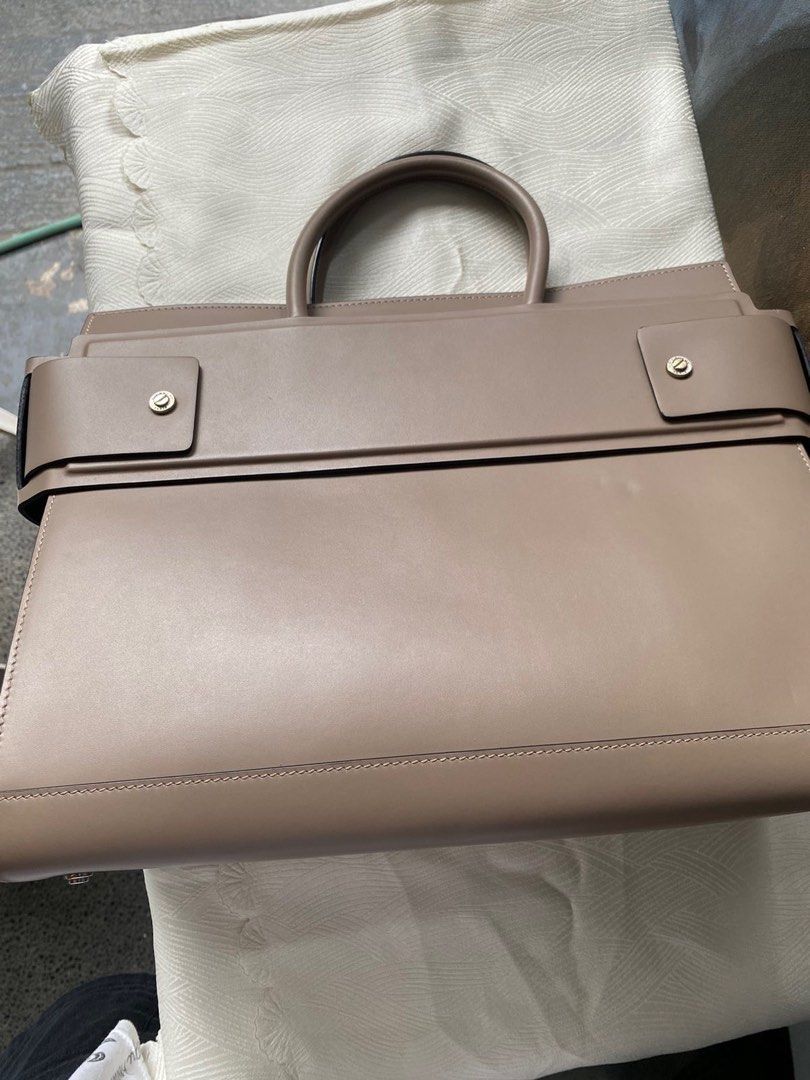 Givenchy with receipt retail 149,000 (Category: Luxury Bags & Wallets) located in Pasig City. Submitted by luxuryitems2021 (Listing ID 1293018369, Image 3). Description: .