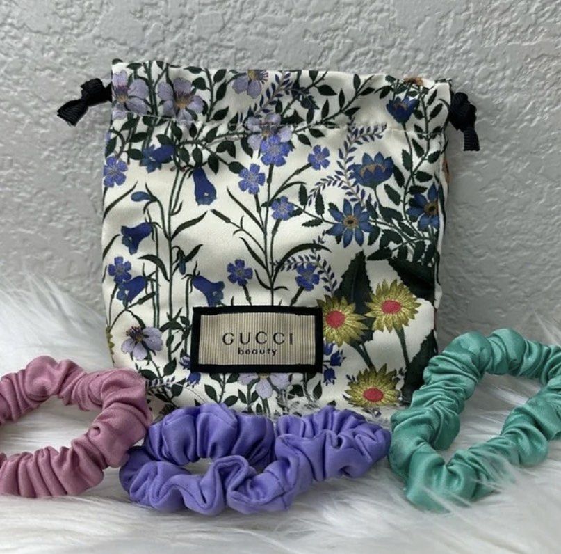 Gucci Beauty Pouch & Hair Scrunchie Set Hair Tie Set  display picture 1