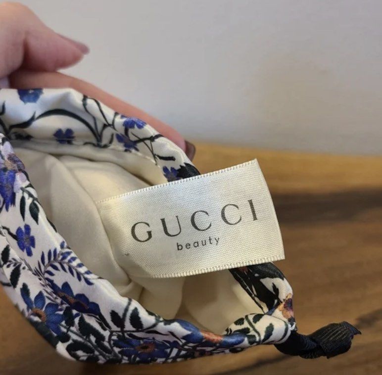Gucci Beauty Pouch & Hair Scrunchie Set Hair Tie Set  display picture 1