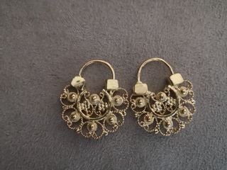 Handcrafted filigree hoop earrings in 925 silver. Yellow gold dipped