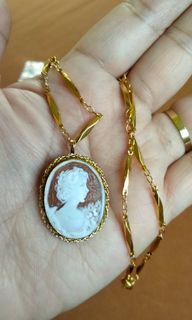 Lady Cameo pendant only