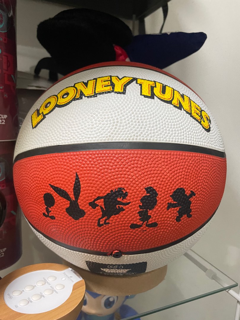 looney tunes basketball shoes