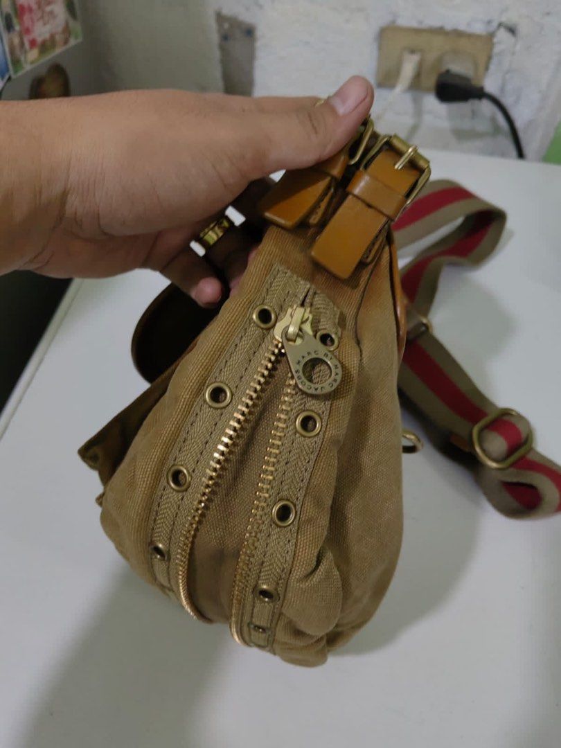 MARC JACOBS ORIG VINTAGE (Category: Luxury Bags & Wallets) located in Davao. Submitted by daneyvintage (Listing ID 1293138269, Image 3). Description: stain kayo na bahala laba only issue.