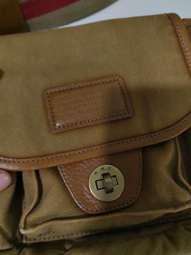 MARC JACOBS ORIG VINTAGE (Category: Luxury Bags & Wallets) located in Davao. Submitted by daneyvintage (Listing ID 1293138269, Image 2). Description: stain kayo na bahala laba only issue.