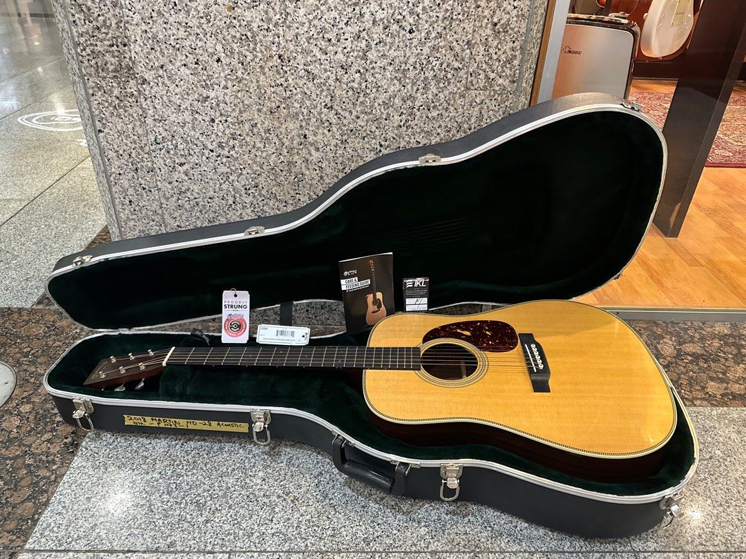 Martin HD 28 2018 Acoustic Guitar Natural