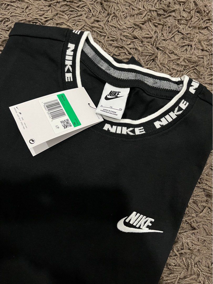 Nike just do it script neck tee outlet