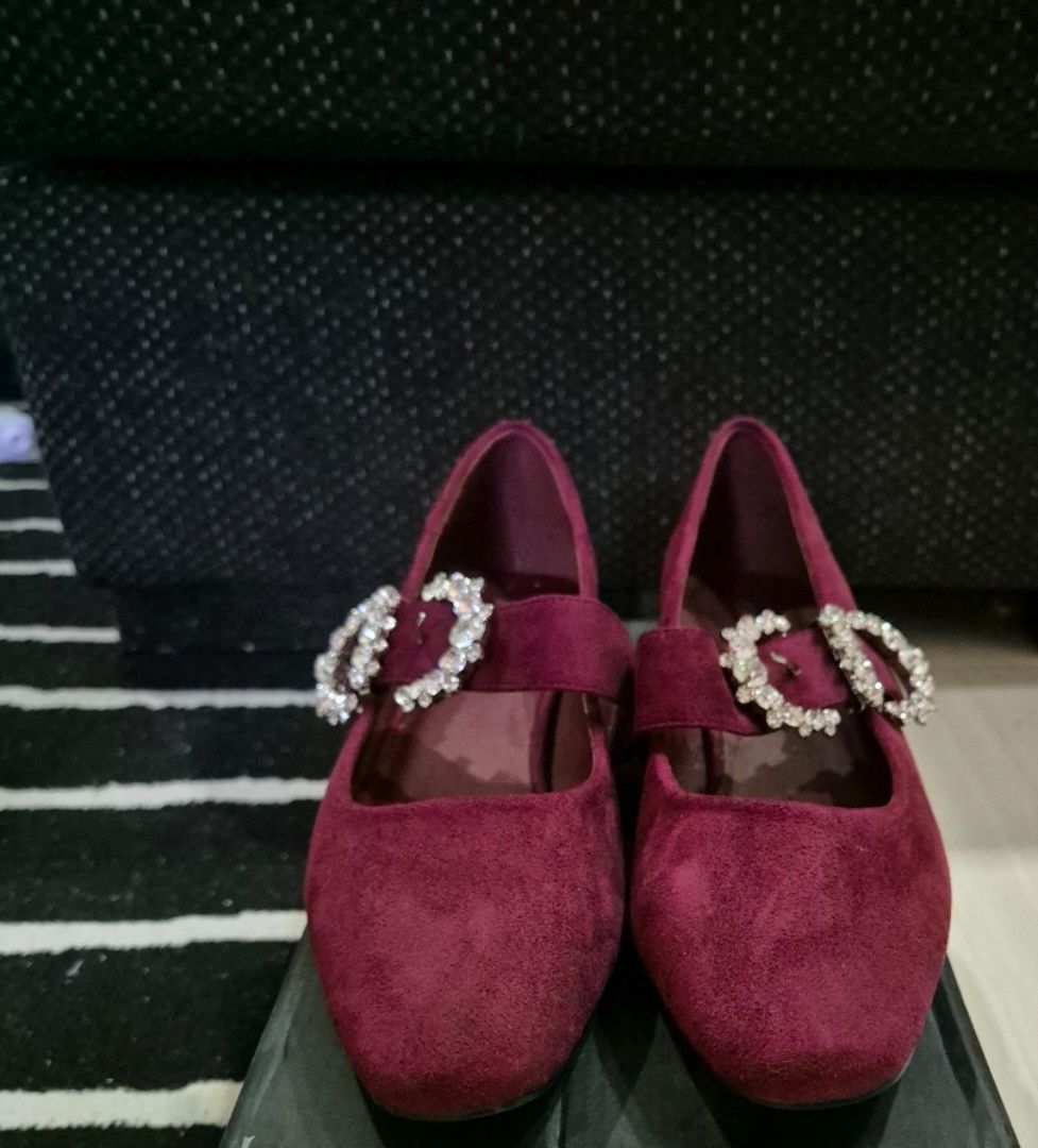 Maroon flat shoes top