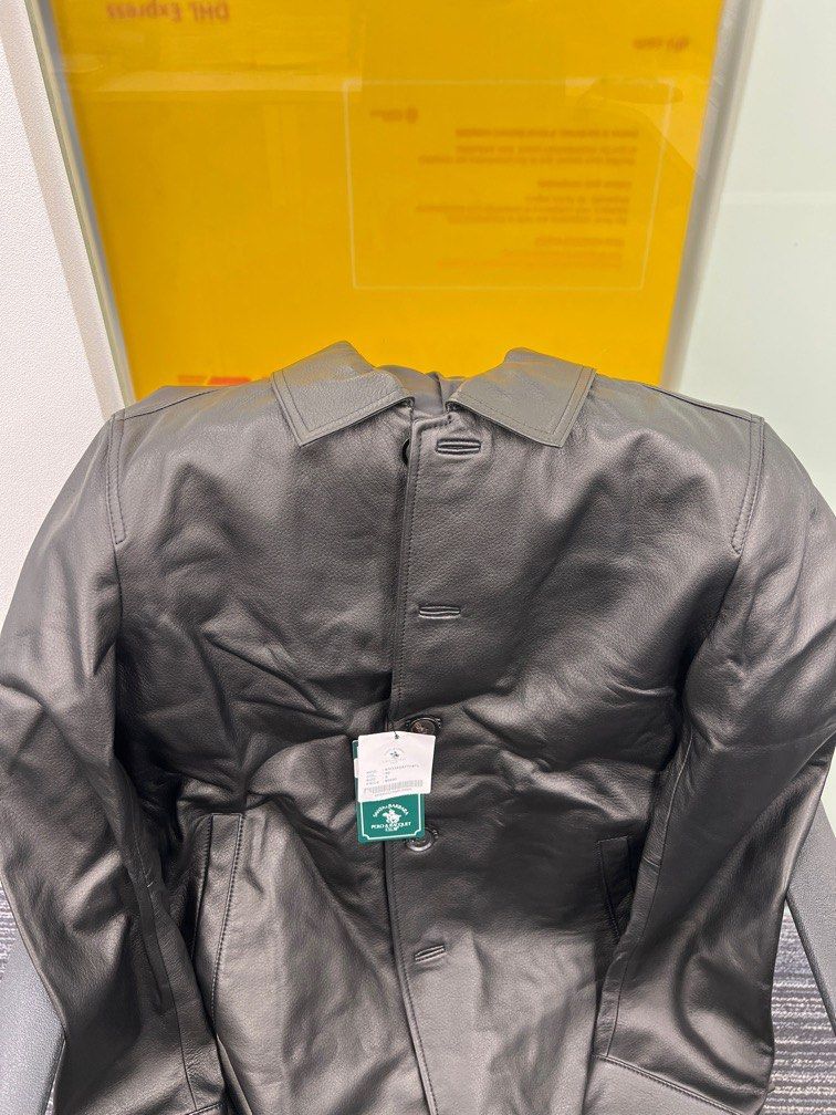 Polo Jacker （分類：外套及戶外衣服）位於 Hong Kong。 由 pristlehk 提交（商品編號 1292993045，圖片 1）。簡介： Santa Barbara Jacket polo raquet club Size S Retail price above 5k Sale price 1200。